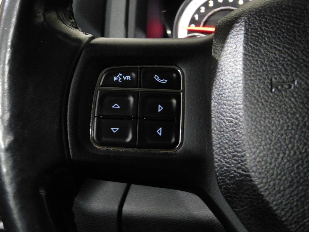 RAM 1500 SLT Crew Cab SWB 4WD 2016