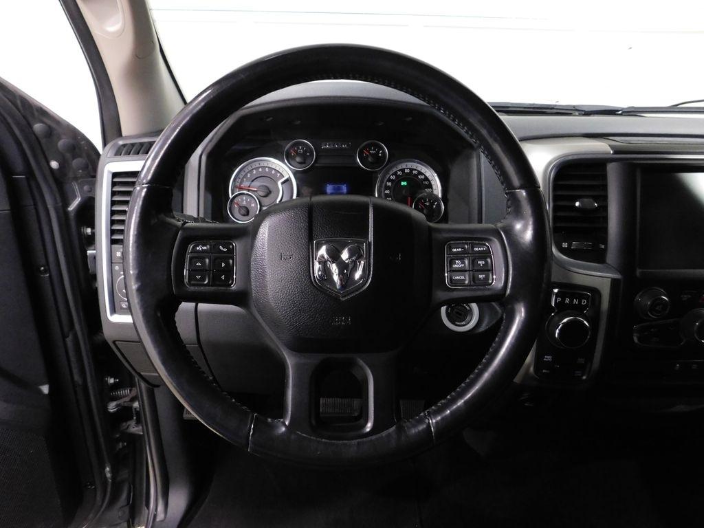RAM 1500 SLT Crew Cab SWB 4WD 2016