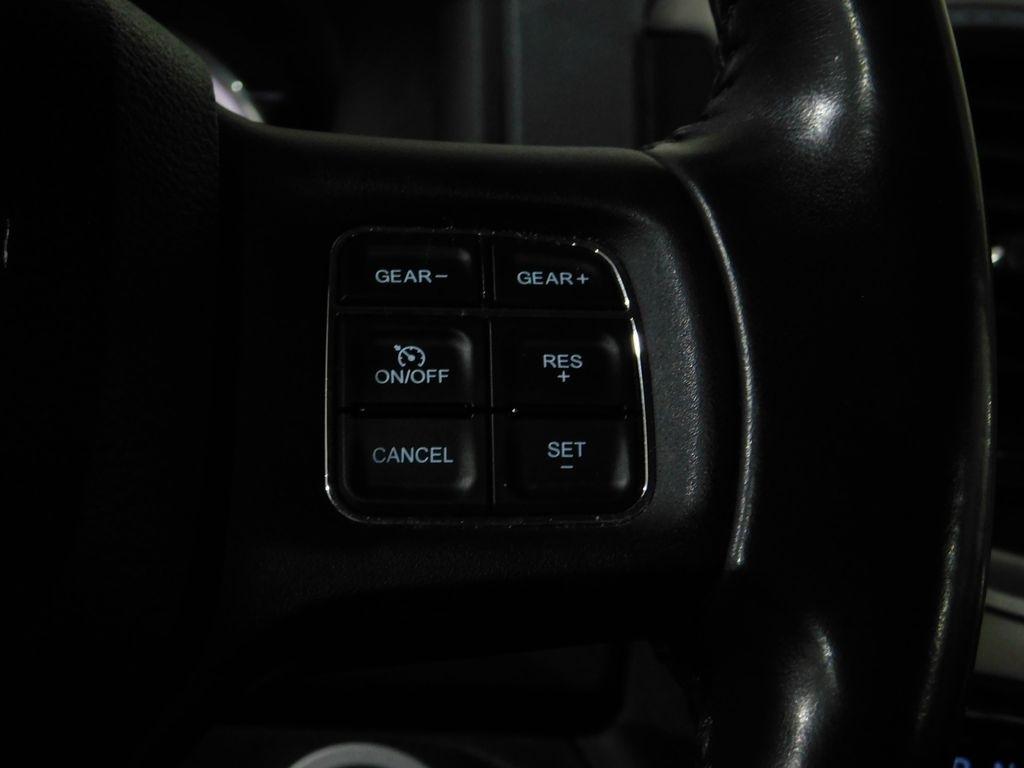 RAM 1500 SLT Crew Cab SWB 4WD 2016