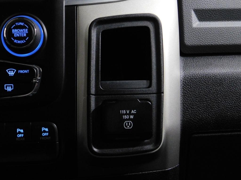RAM 1500 SLT Crew Cab SWB 4WD 2016