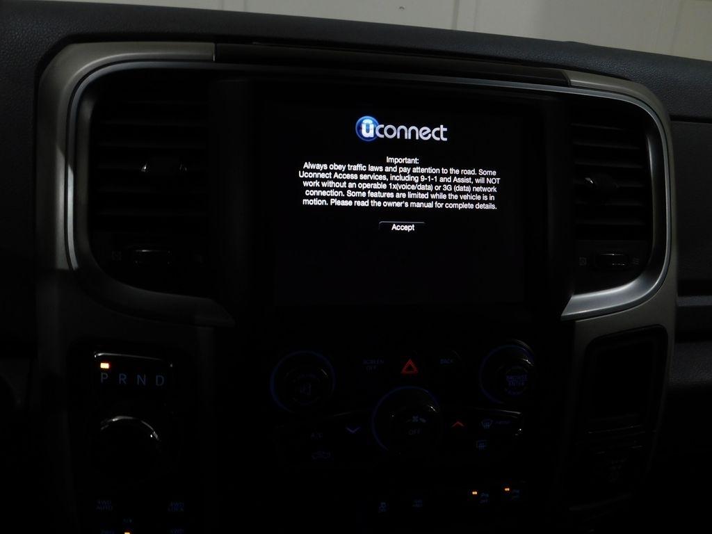 RAM 1500 SLT Crew Cab SWB 4WD 2016