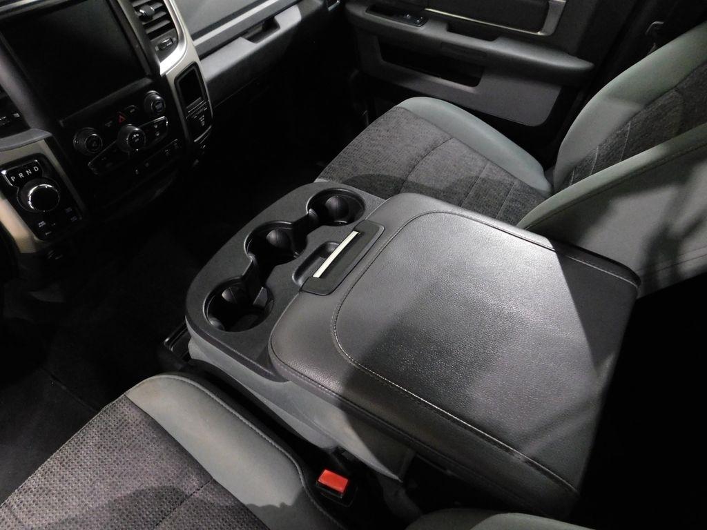 RAM 1500 SLT Crew Cab SWB 4WD 2016