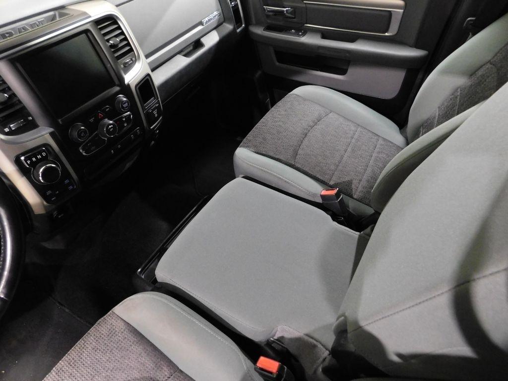 RAM 1500 SLT Crew Cab SWB 4WD 2016