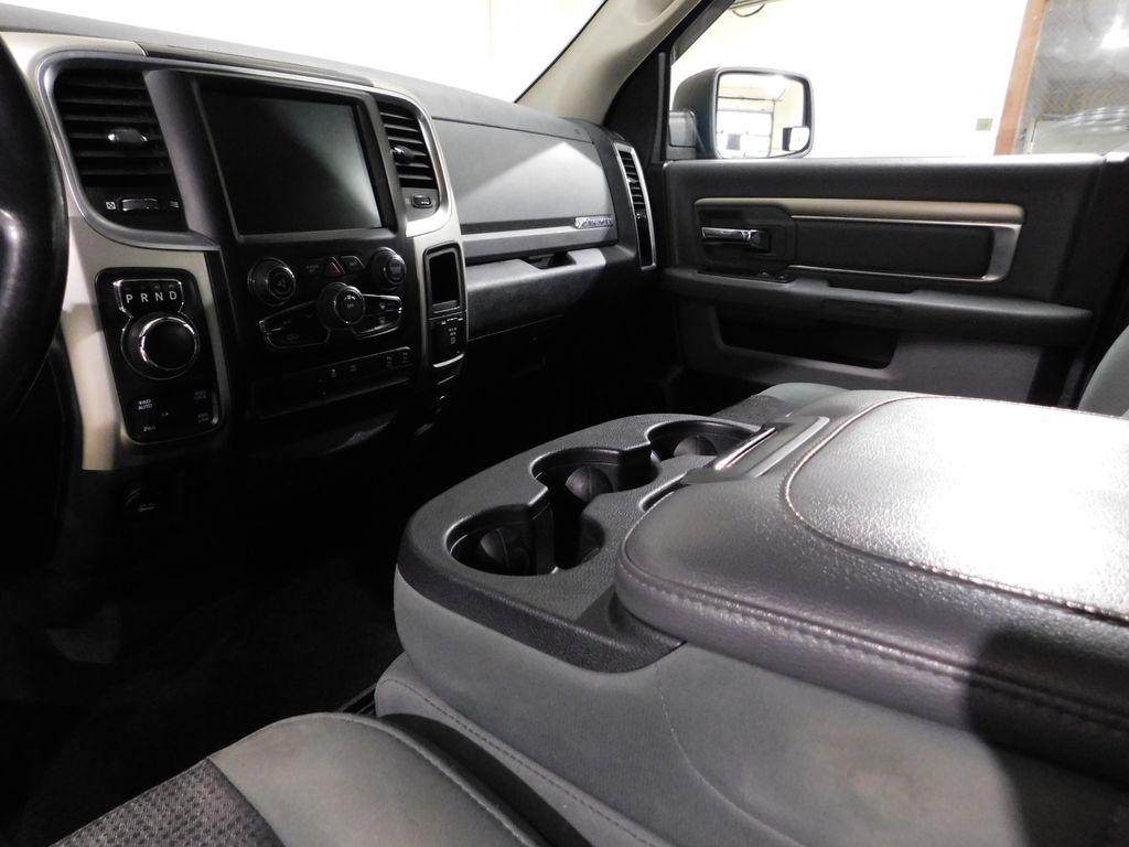 RAM 1500 SLT Crew Cab SWB 4WD 2016