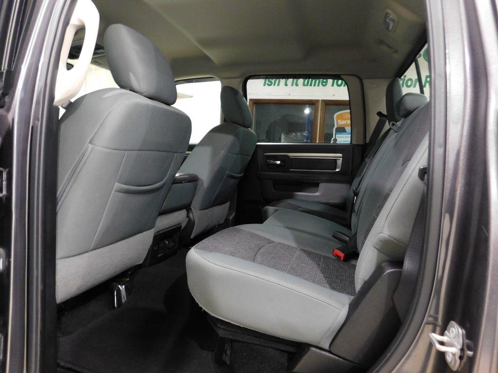 RAM 1500 SLT Crew Cab SWB 4WD 2016