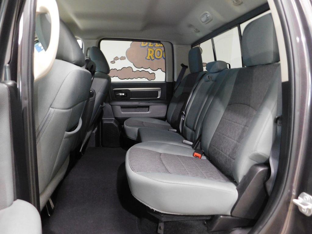 RAM 1500 SLT Crew Cab SWB 4WD 2016