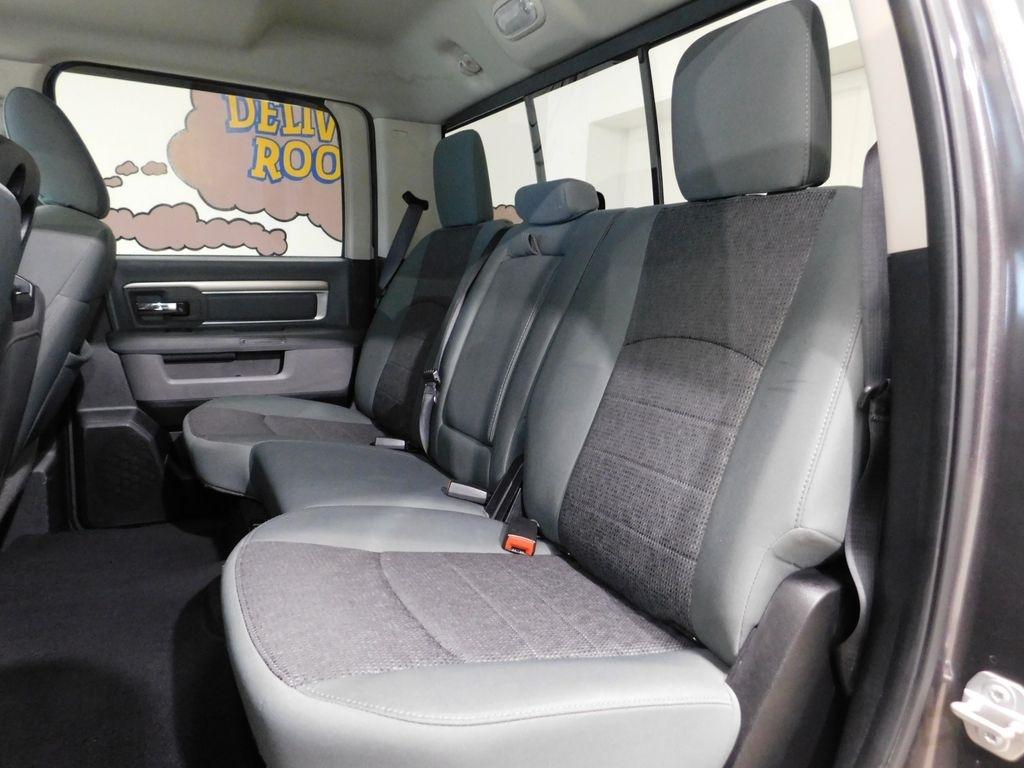 RAM 1500 SLT Crew Cab SWB 4WD 2016