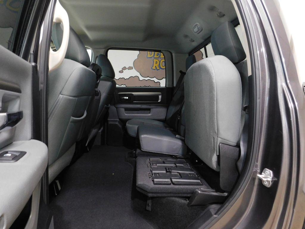 RAM 1500 SLT Crew Cab SWB 4WD 2016