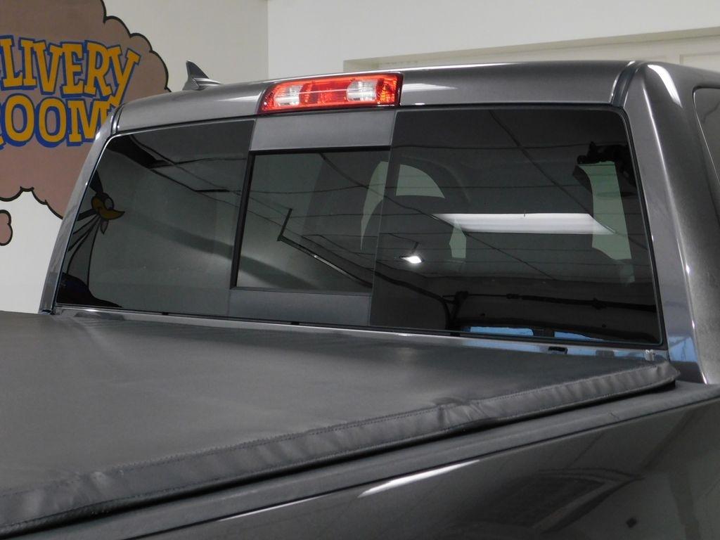 RAM 1500 SLT Crew Cab SWB 4WD 2016