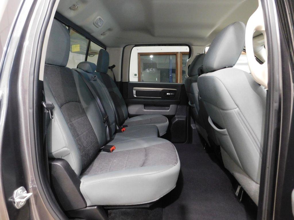 RAM 1500 SLT Crew Cab SWB 4WD 2016