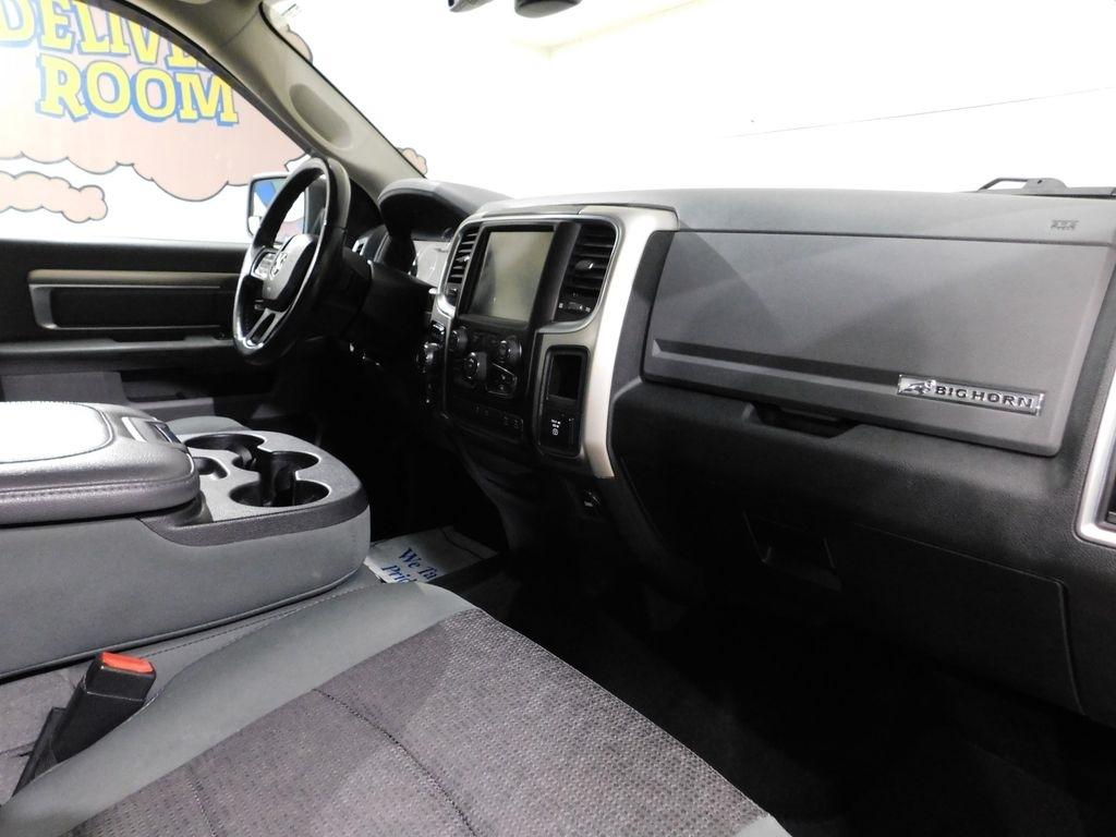 RAM 1500 SLT Crew Cab SWB 4WD 2016
