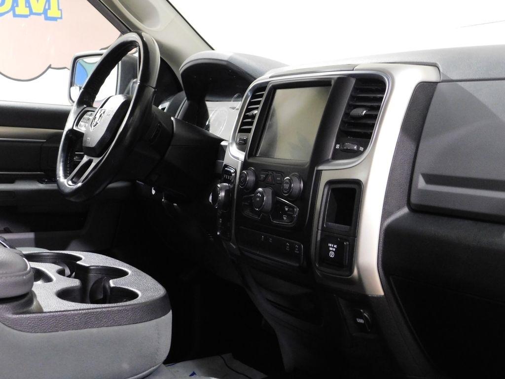 RAM 1500 SLT Crew Cab SWB 4WD 2016