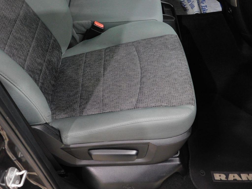 RAM 1500 SLT Crew Cab SWB 4WD 2016