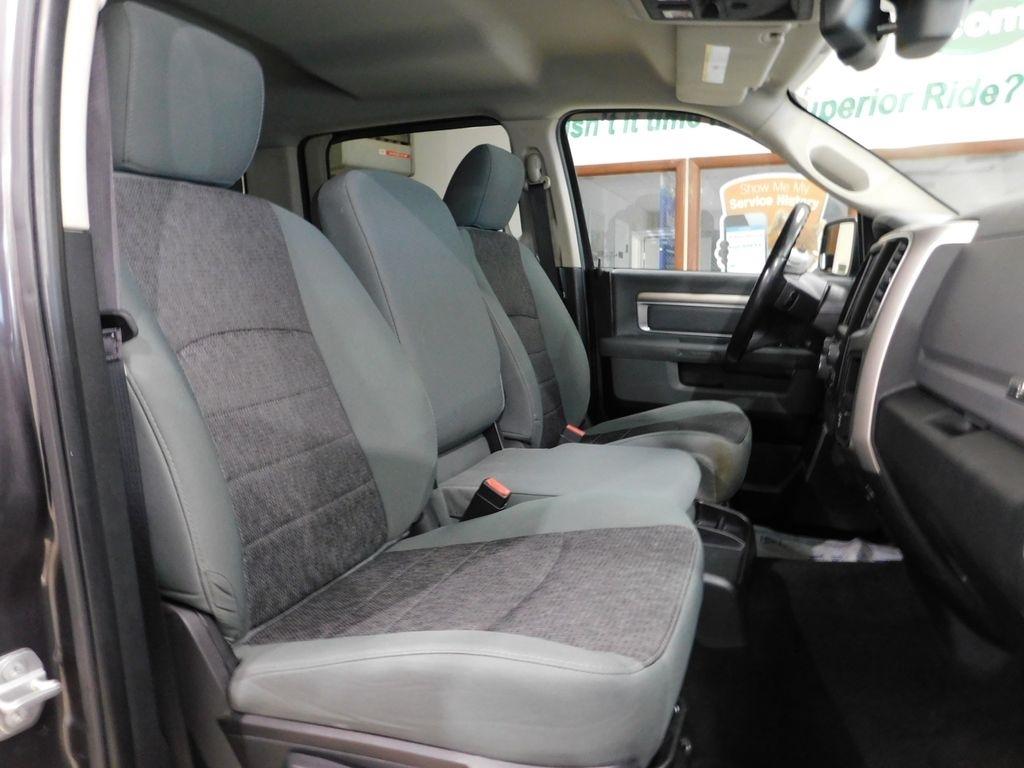 RAM 1500 SLT Crew Cab SWB 4WD 2016