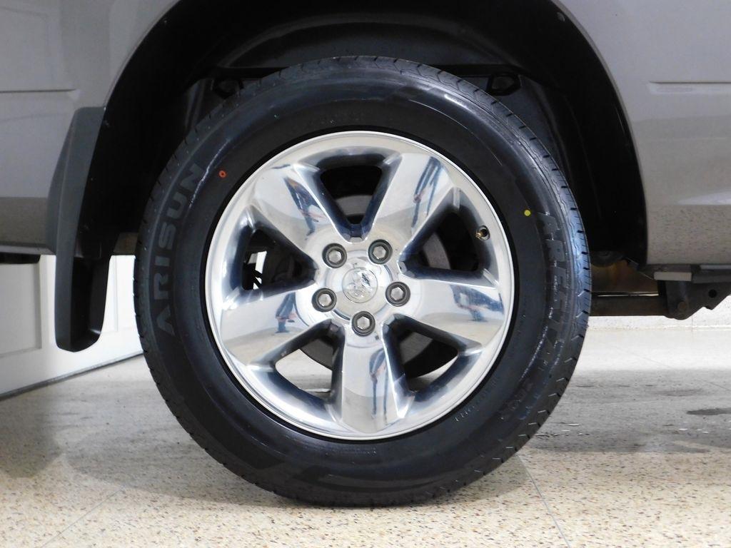 RAM 1500 SLT Crew Cab SWB 4WD 2016