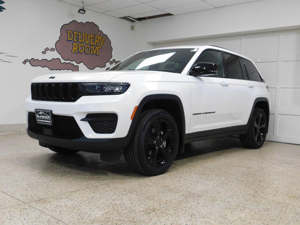 Jeep Grand Cherokee Laredo 4WD 2023