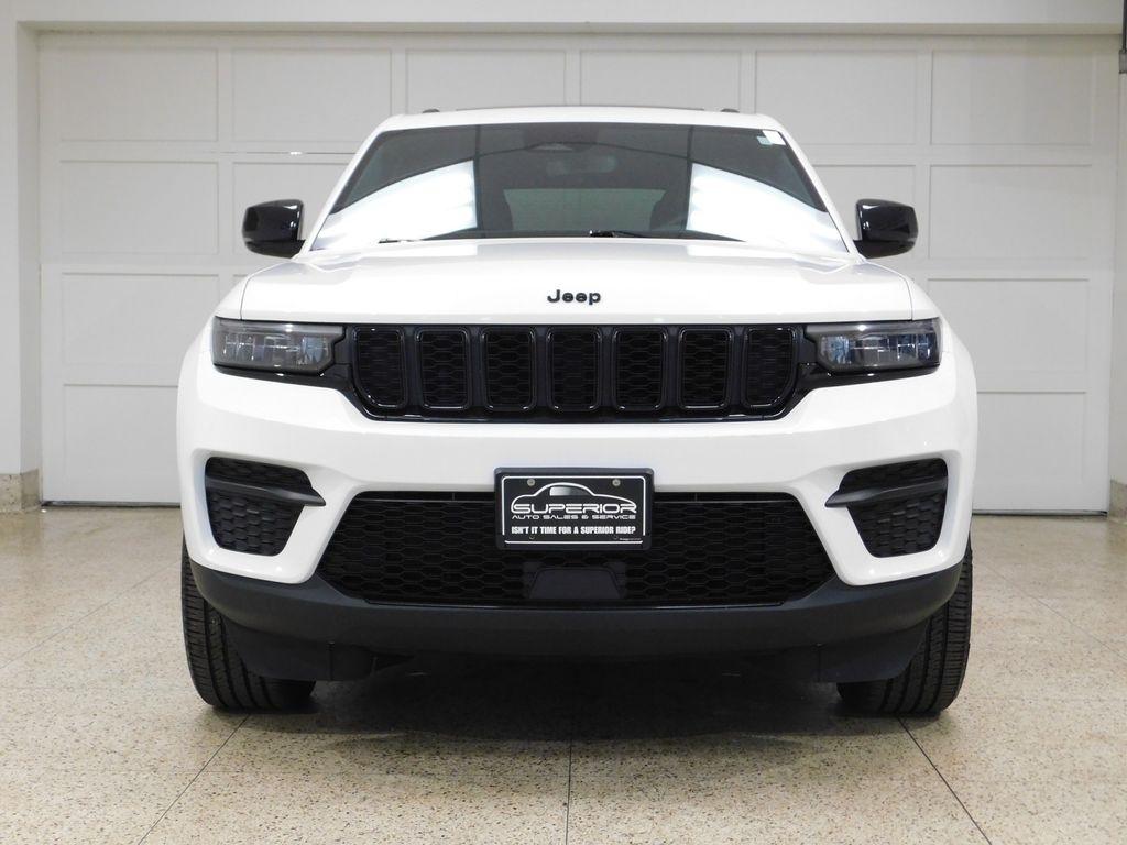 Jeep Grand Cherokee Laredo 4WD 2023