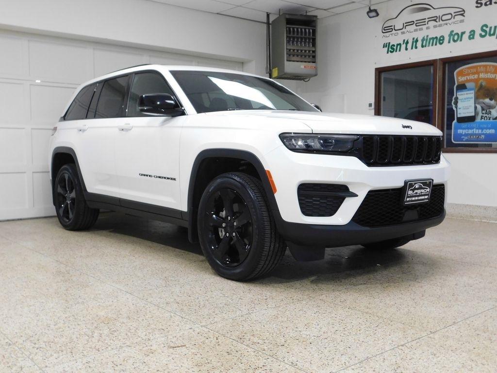 Jeep Grand Cherokee Laredo 4WD 2023