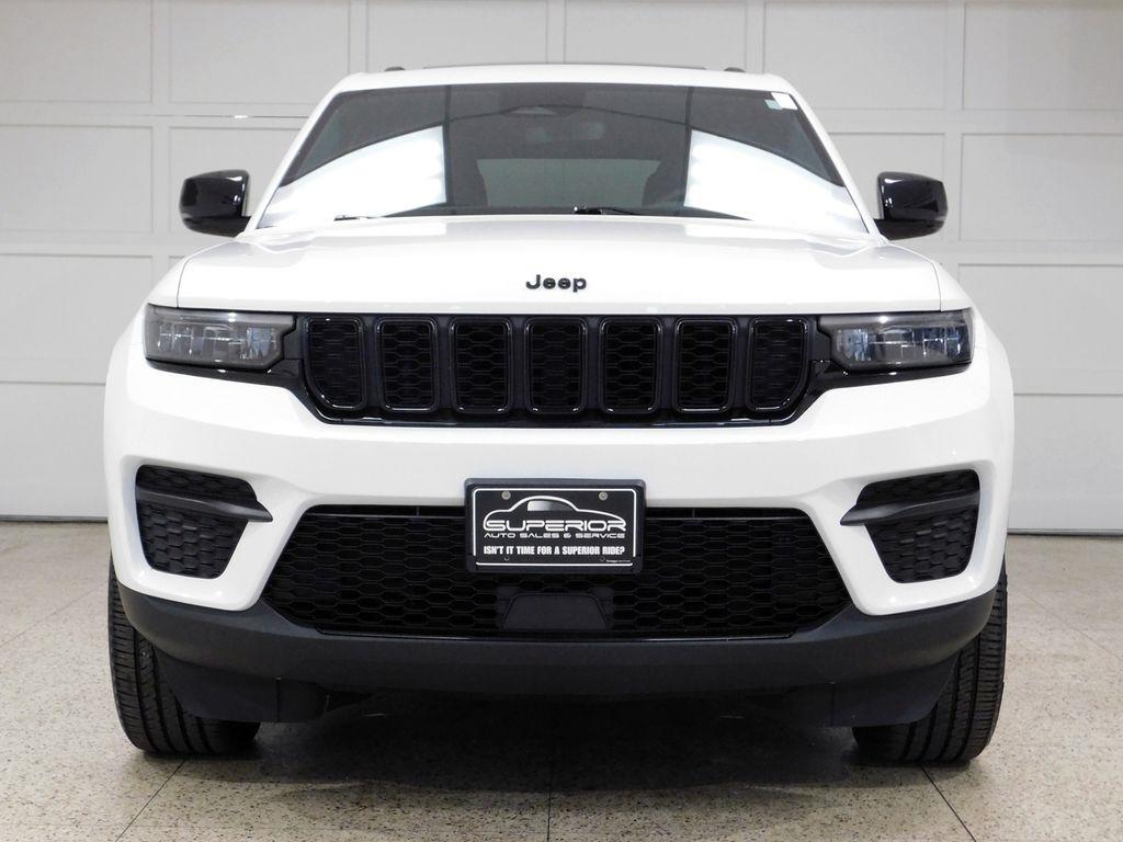 Jeep Grand Cherokee Laredo 4WD 2023