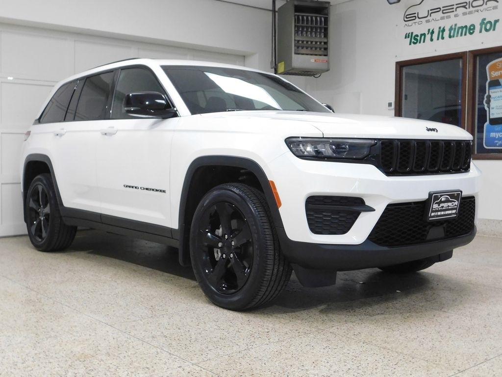 Jeep Grand Cherokee Laredo 4WD 2023