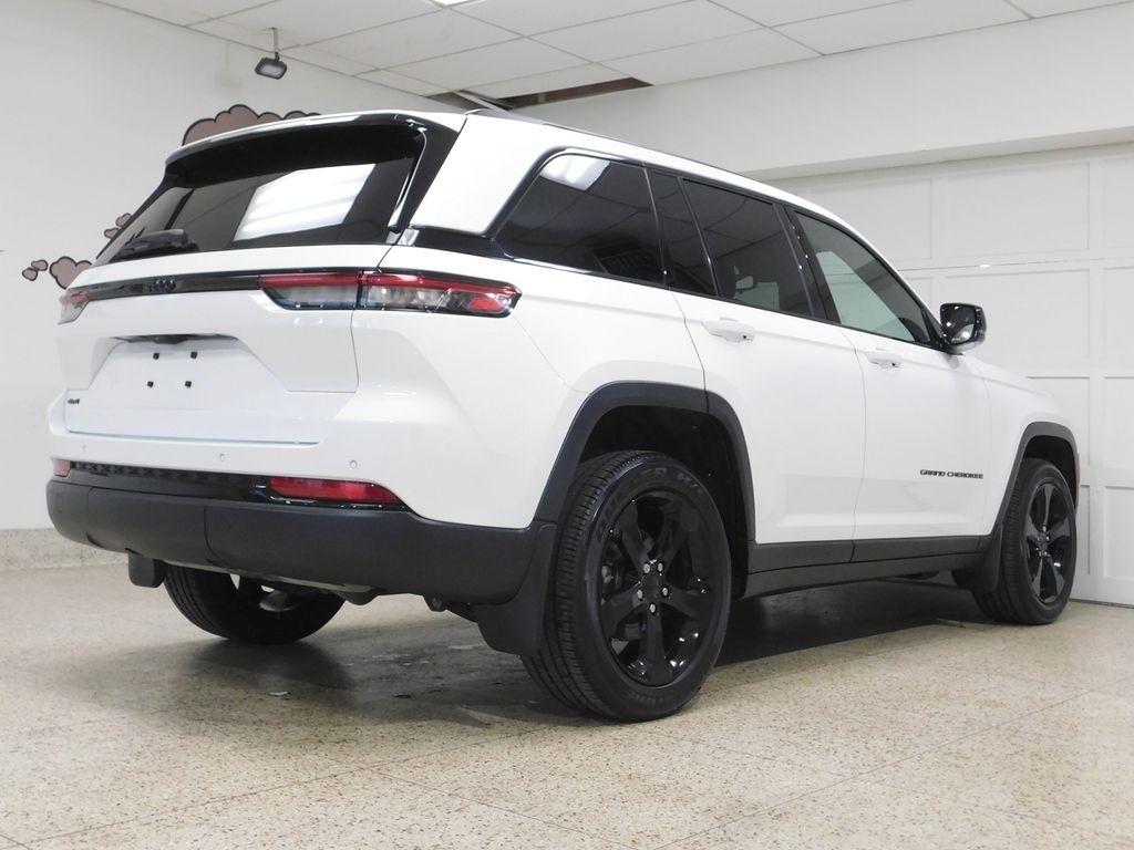 Jeep Grand Cherokee Laredo 4WD 2023