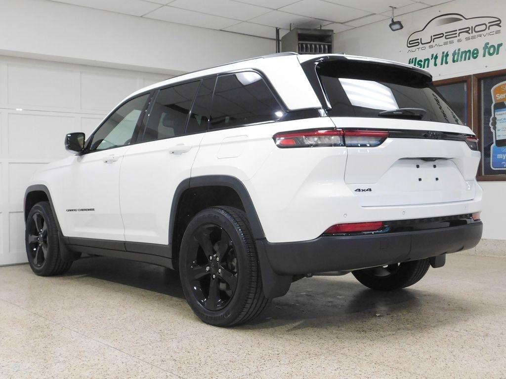 Jeep Grand Cherokee Laredo 4WD 2023
