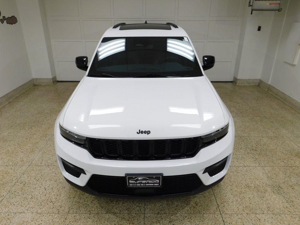 Jeep Grand Cherokee Laredo 4WD 2023