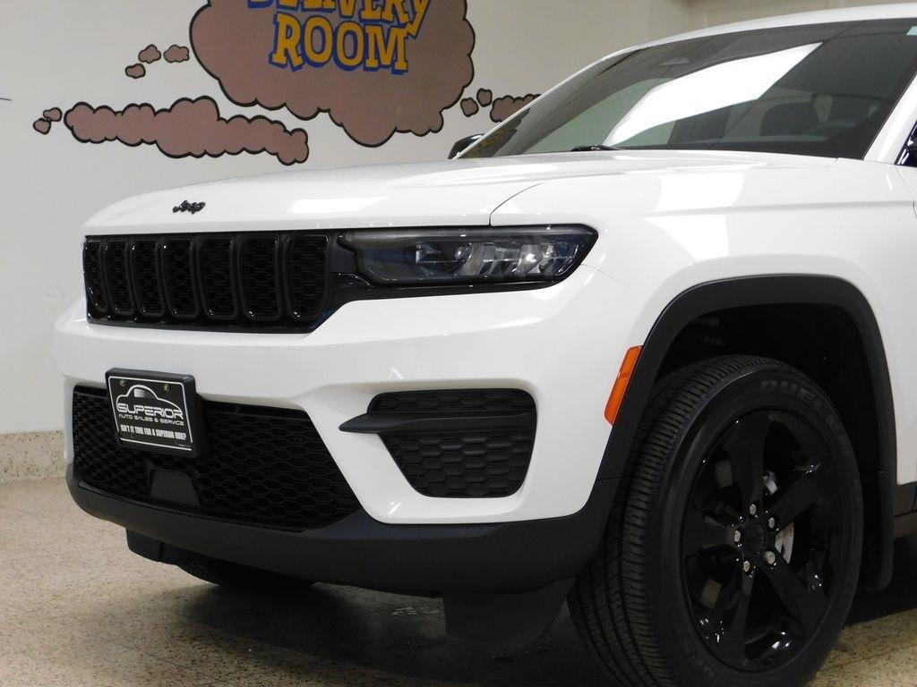 Jeep Grand Cherokee Laredo 4WD 2023