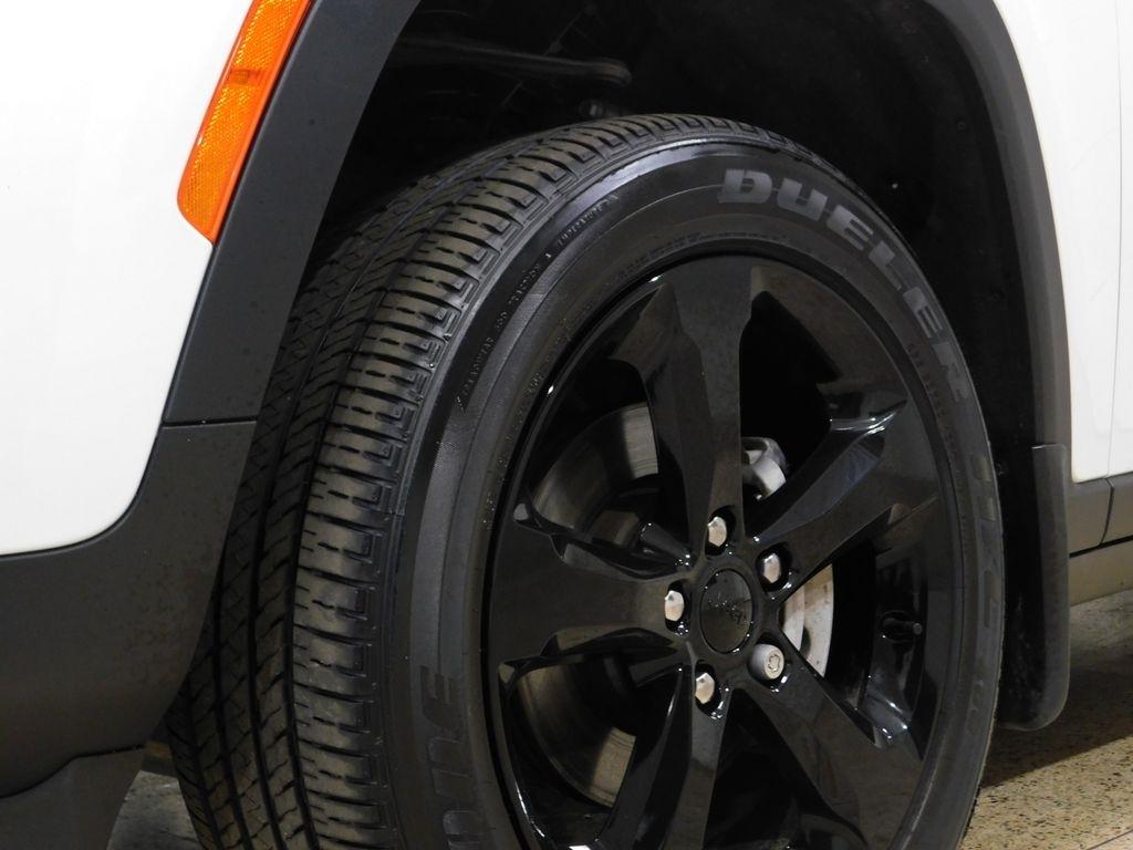 Jeep Grand Cherokee Laredo 4WD 2023
