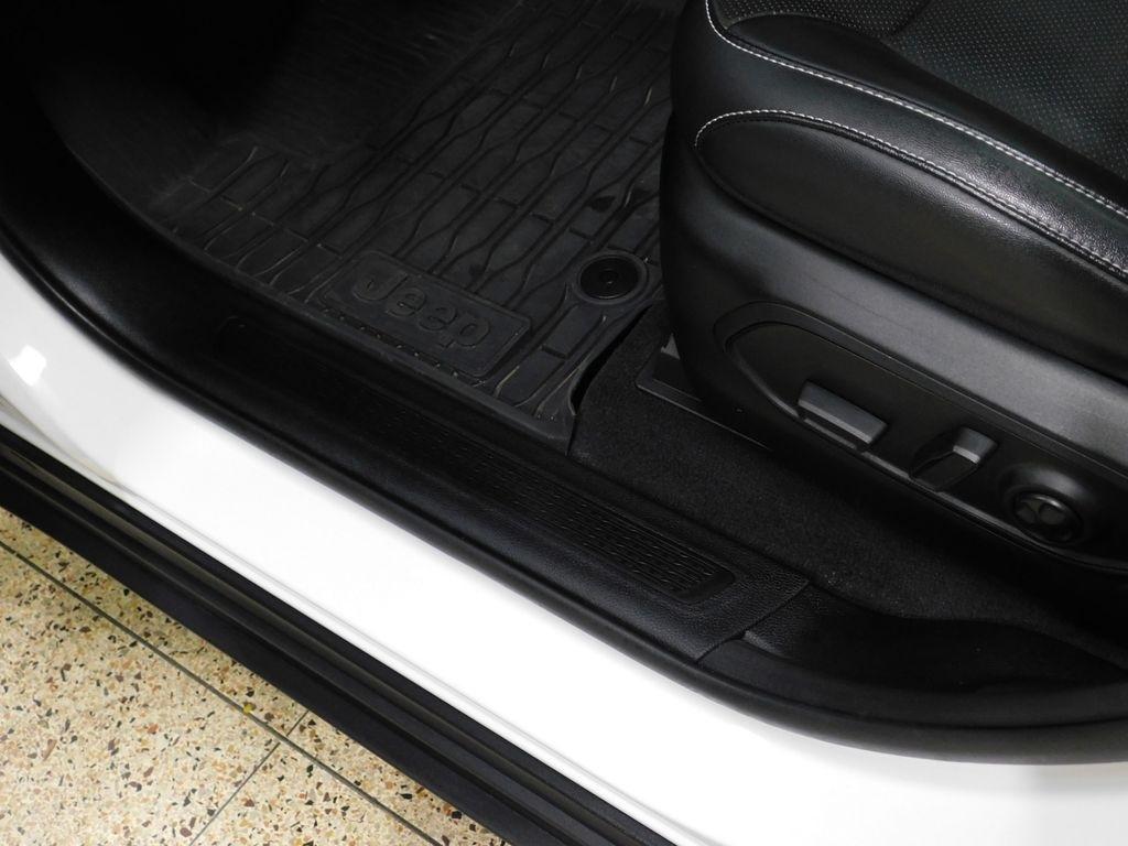 Jeep Grand Cherokee Laredo 4WD 2023