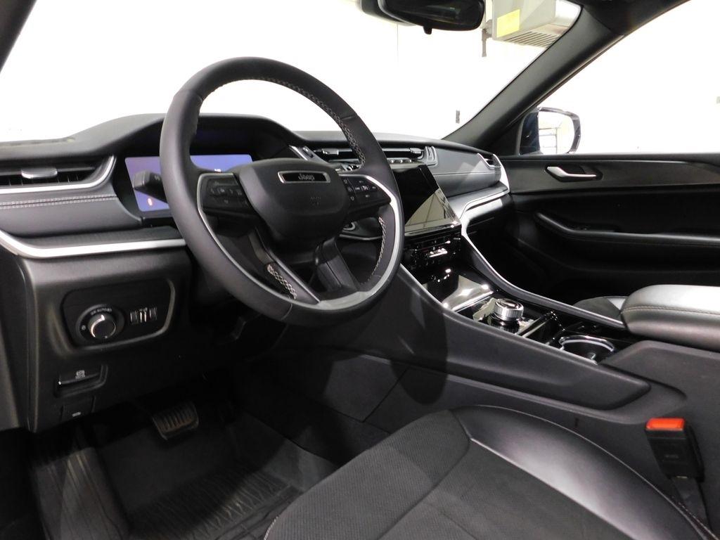 Jeep Grand Cherokee Laredo 4WD 2023