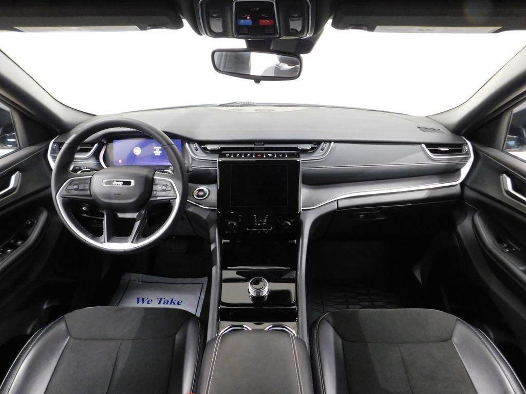 Jeep Grand Cherokee Laredo 4WD 2023