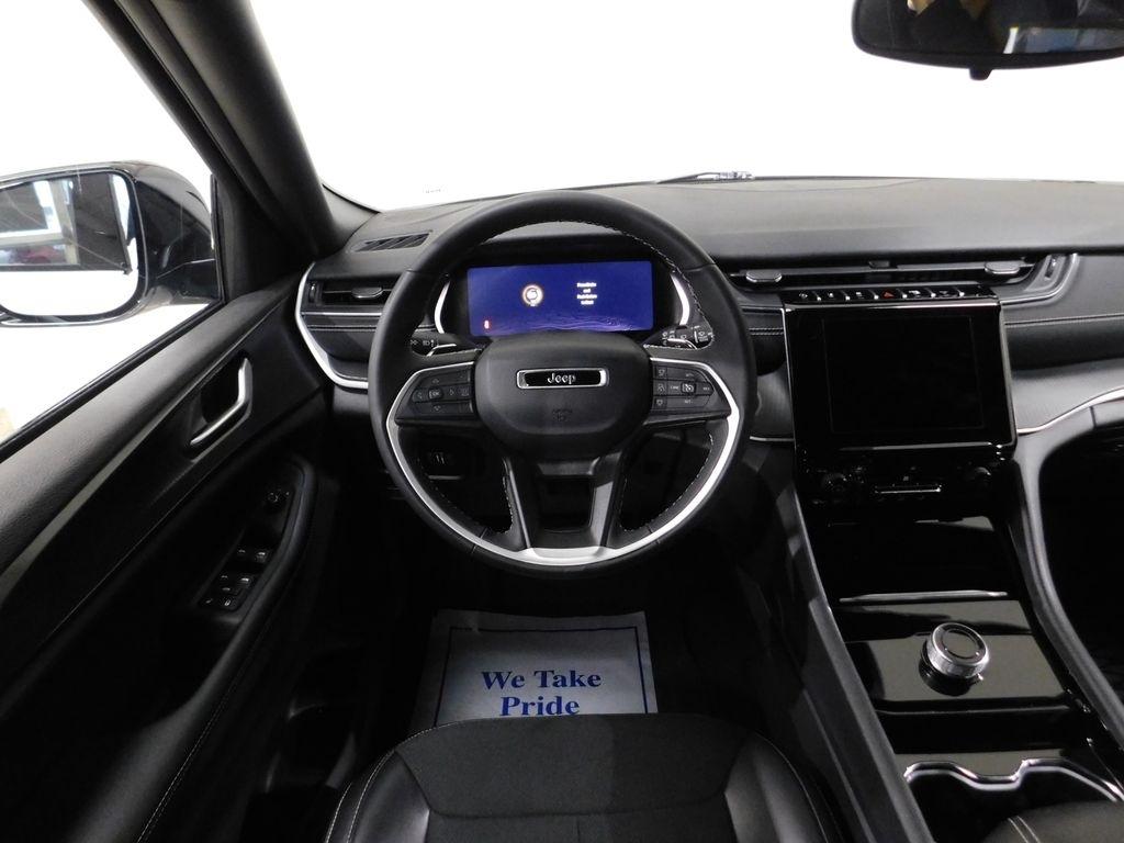 Jeep Grand Cherokee Laredo 4WD 2023