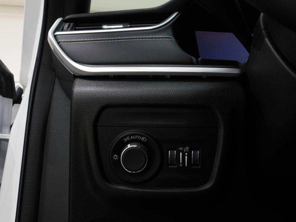 Jeep Grand Cherokee Laredo 4WD 2023