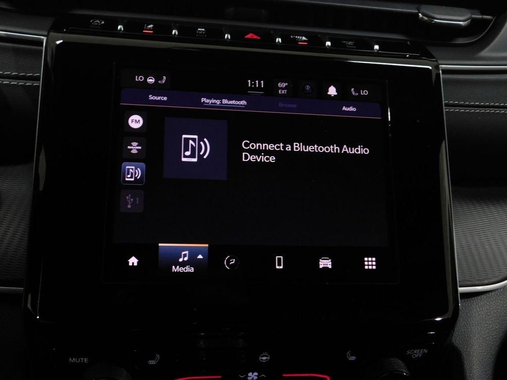 Jeep Grand Cherokee Laredo 4WD 2023