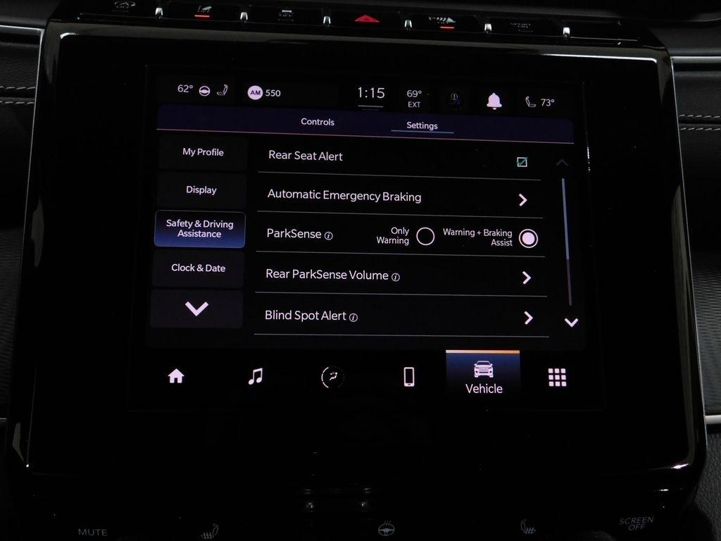 Jeep Grand Cherokee Laredo 4WD 2023