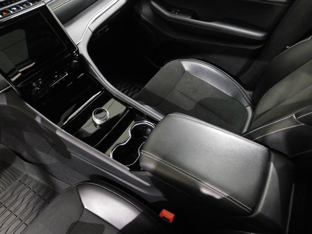 Jeep Grand Cherokee Laredo 4WD 2023