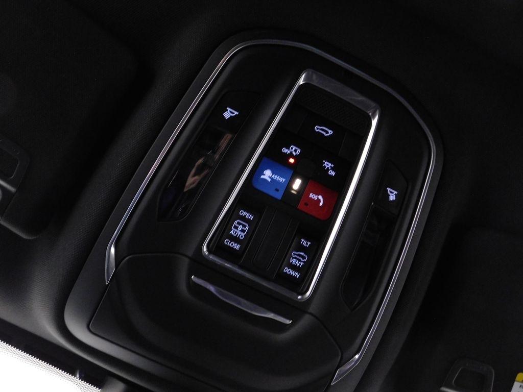 Jeep Grand Cherokee Laredo 4WD 2023