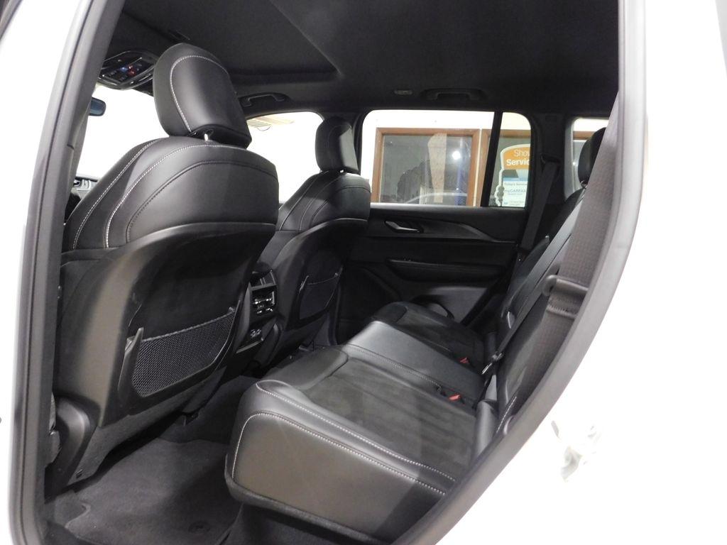 Jeep Grand Cherokee Laredo 4WD 2023