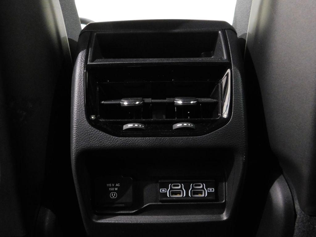 Jeep Grand Cherokee Laredo 4WD 2023