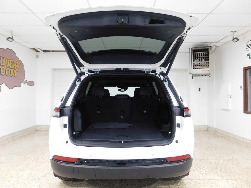Jeep Grand Cherokee Laredo 4WD 2023