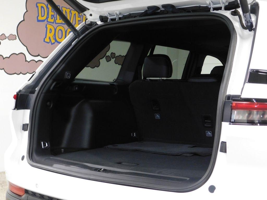Jeep Grand Cherokee Laredo 4WD 2023