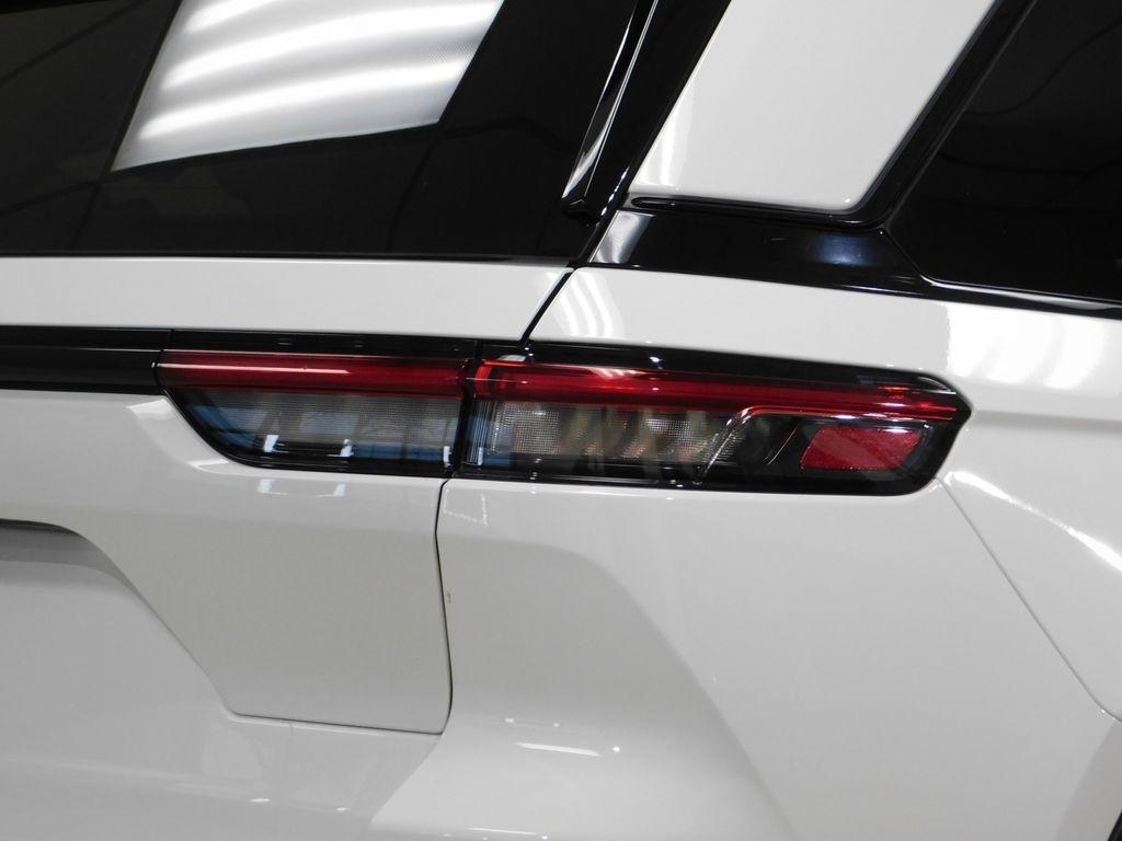 Jeep Grand Cherokee Laredo 4WD 2023