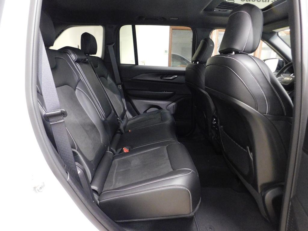 Jeep Grand Cherokee Laredo 4WD 2023