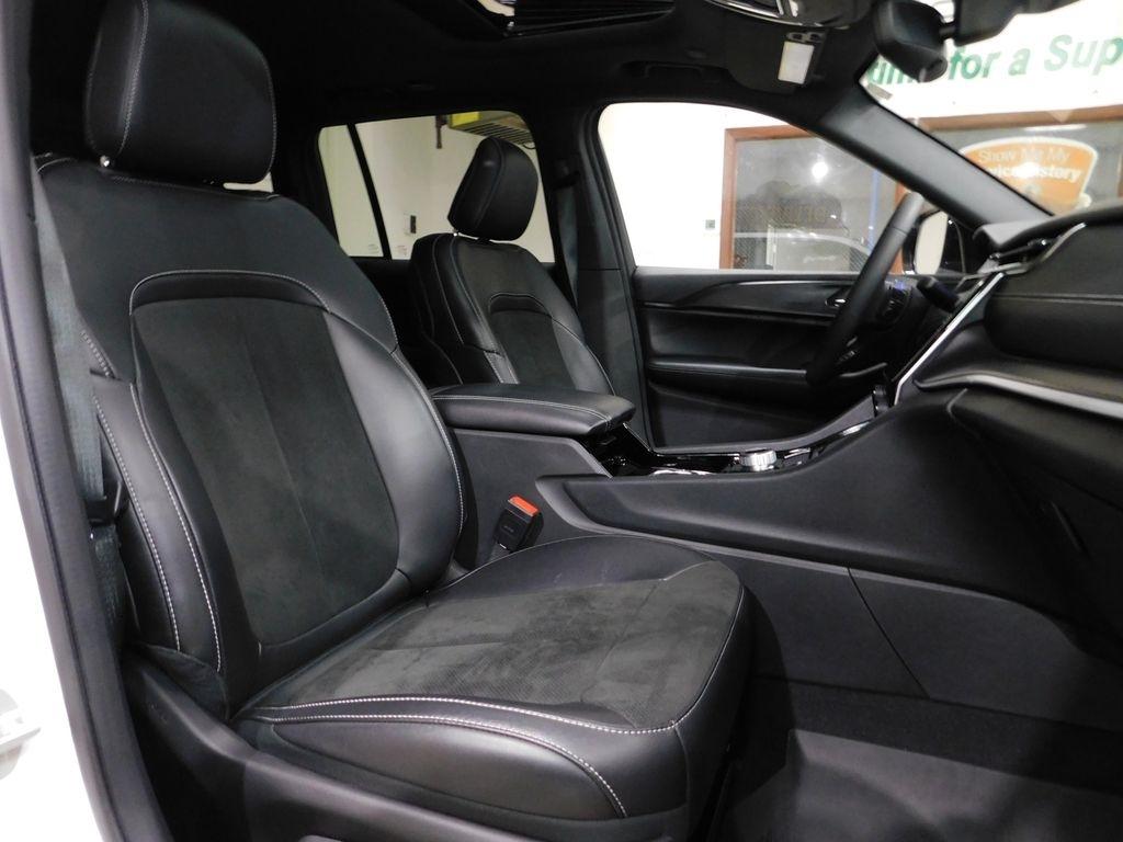 Jeep Grand Cherokee Laredo 4WD 2023
