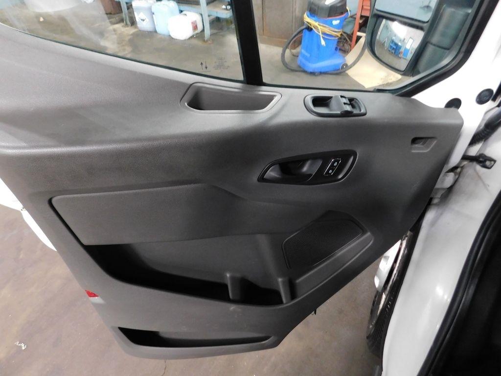 Ford Transit 250 Van High Roof w/Sliding Pass. 148-in. WB EL 2023