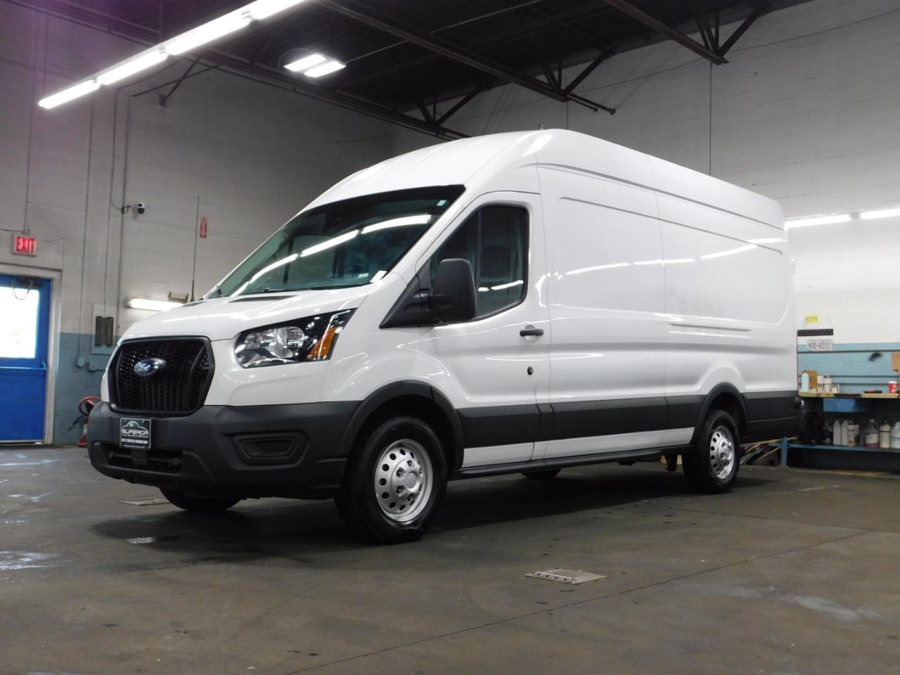 Ford Transit 250 Van High Roof w/Sliding Pass. 148-in. WB EL 2025