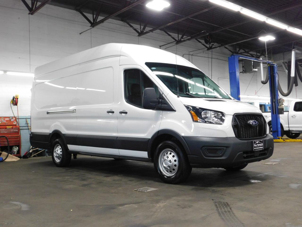 Ford Transit 250 Van High Roof w/Sliding Pass. 148-in. WB EL 2025