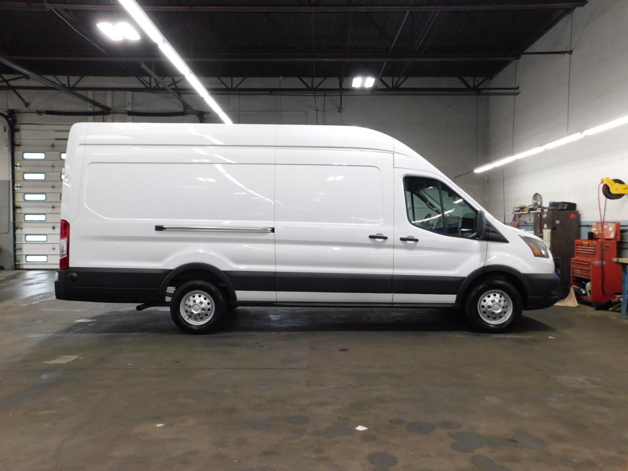 Ford Transit 250 Van High Roof w/Sliding Pass. 148-in. WB EL 2025
