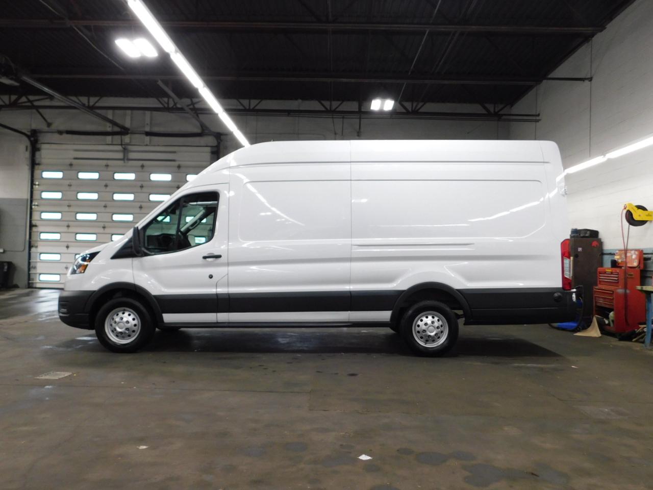 Ford Transit 250 Van High Roof w/Sliding Pass. 148-in. WB EL 2025